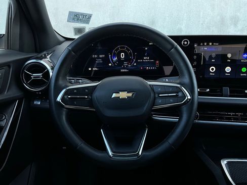 Used 2025 Chevrolet Equinox LT image 31