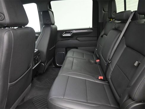 Used 2025 Chevrolet Silverado 2500 LTZ w/ LTZ Convenience Package image 18