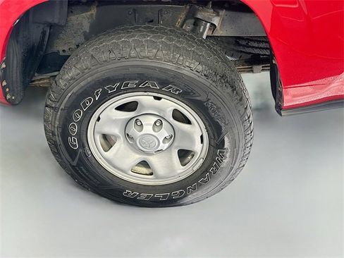 Used 2018 Toyota Tacoma SR image 26