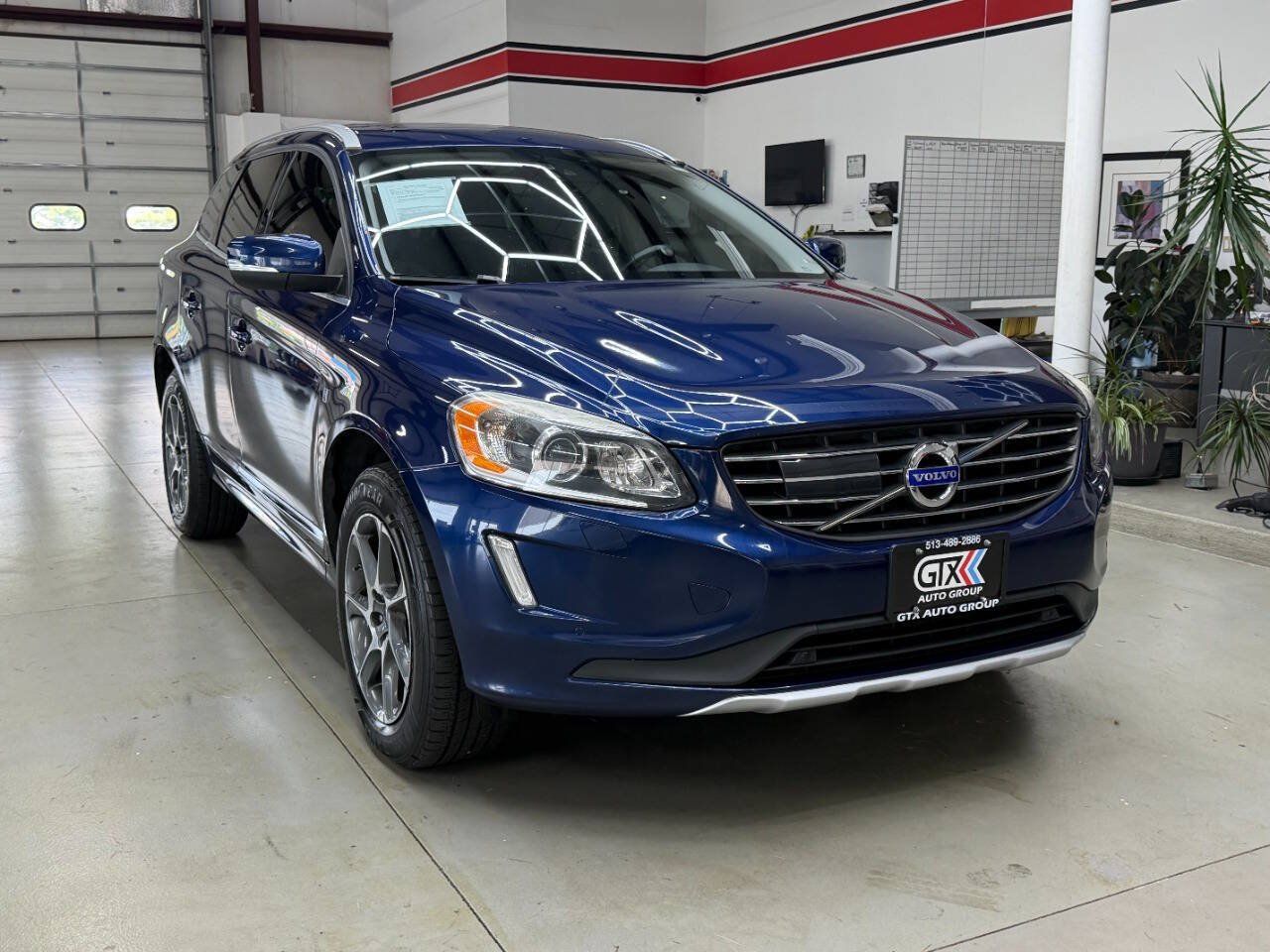 Used 2015 Volvo XC60 T6 Platinum AWD/4WD image 1