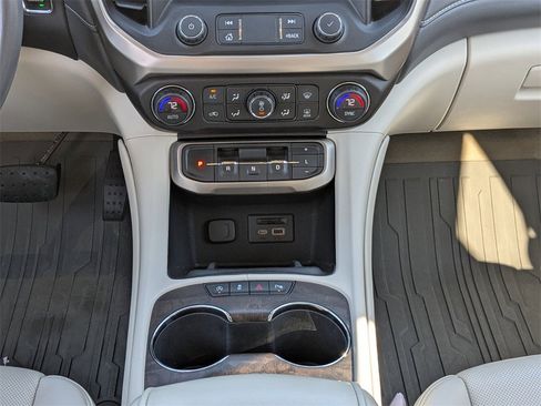 Used 2021 GMC Acadia Denali w/ Denali Technology Package image 17