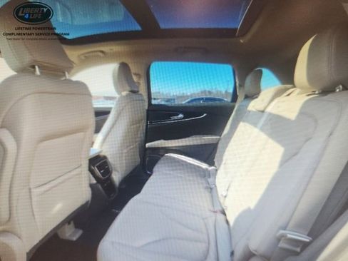 Used 2022 Lincoln Nautilus Reserve image 7