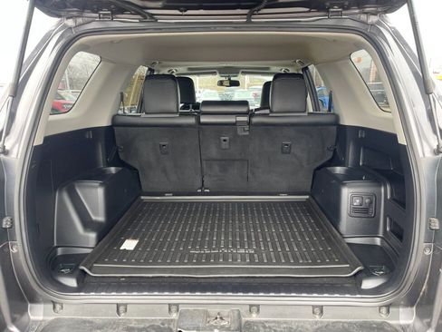 Used 2018 Toyota 4Runner SR5 Premium image 17