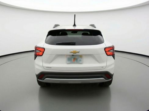 Used 2025 Chevrolet Trax LT image 7
