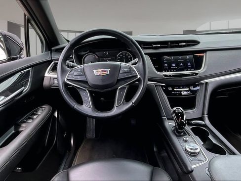 Certified 2022 Cadillac XT5 Premium Luxury FWD image 5