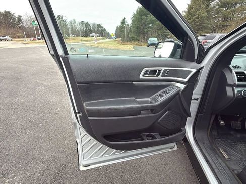 Used 2015 Ford Explorer XLT w/ Equipment Group 202A image 14