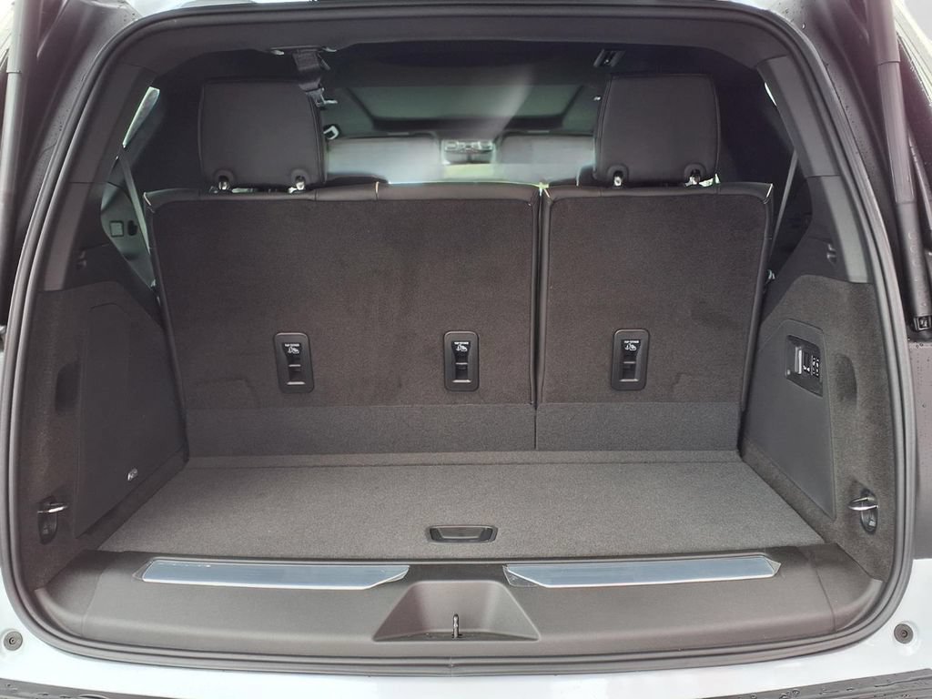 New 2026 Cadillac Escalade Luxury w/ LPO, Radiant Package RWD image 10