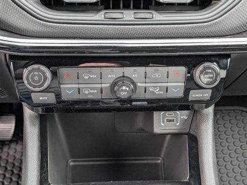 New 2025 Jeep Compass Latitude w/ Sun & Sound Group image 22