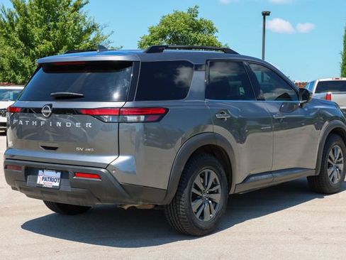 Used 2022 Nissan Pathfinder SV AWD/4WD image 3