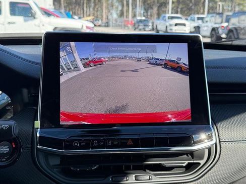 New 2026 Jeep Compass Latitude image 9