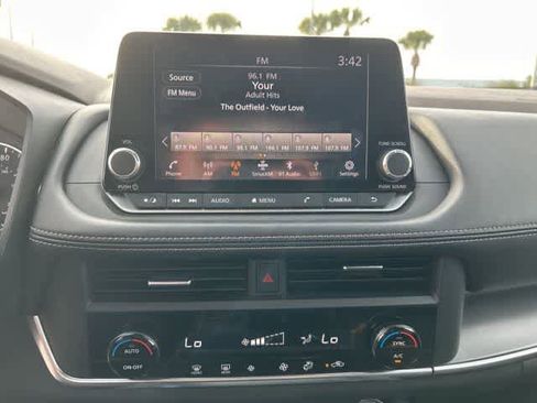 Used 2023 Nissan Rogue SV image 14