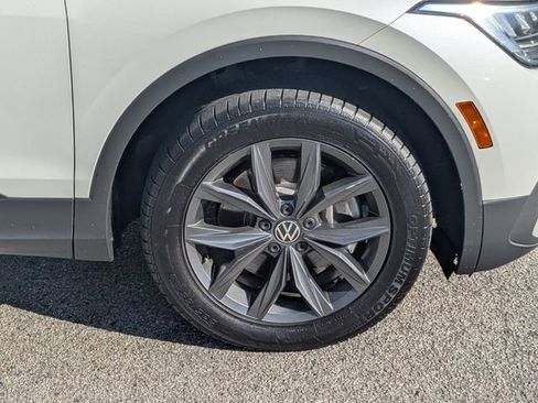Used 2023 Volkswagen Tiguan SE w/ Panoramic Sunroof Package image 14