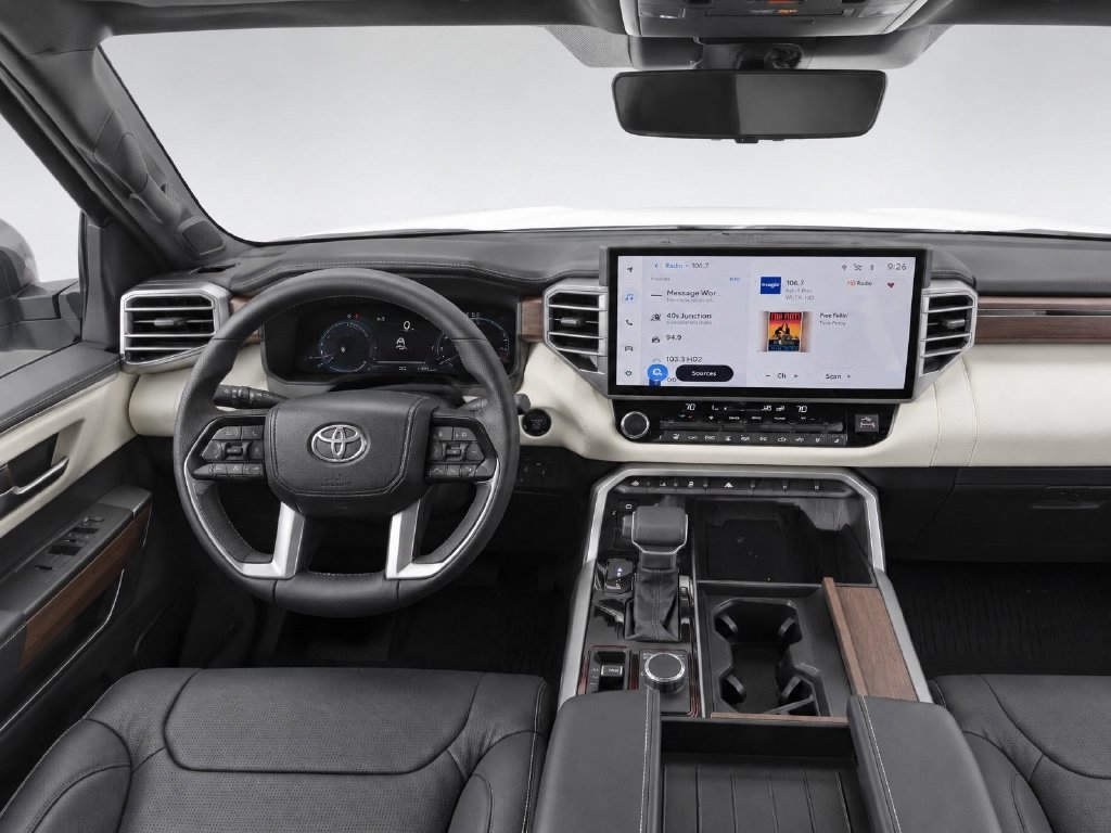 Used 2025 Toyota Sequoia Capstone AWD/4WD image 20