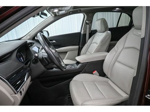 Certified 2023 Cadillac XT4 Premium Luxury image 33