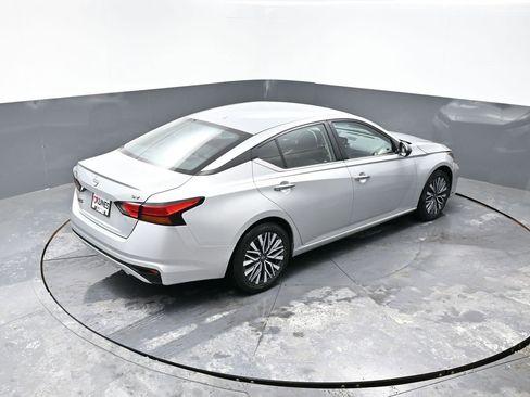 Used 2024 Nissan Altima 2.5 SV image 38