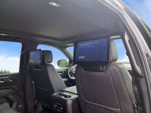 Used 2025 Chevrolet Suburban Premier AWD/4WD image 31