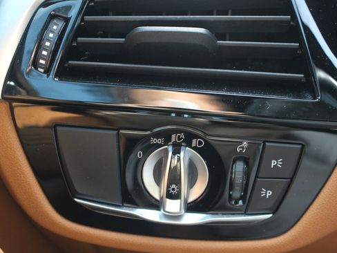 Used 2021 BMW 530e w/ Premium Package image 21