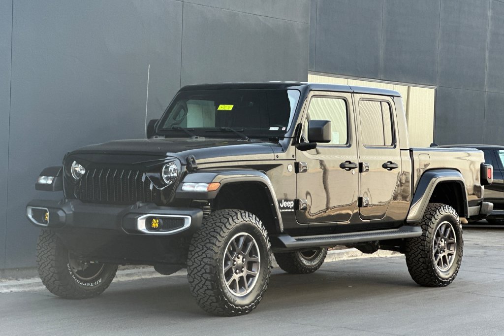 Used 2023 Jeep Gladiator Overland w/ Trailer Tow Package AWD/4WD image 8