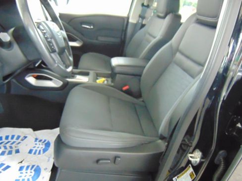 Used 2022 Nissan Frontier SV AWD/4WD image 16