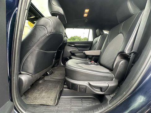 Used 2021 Toyota Highlander XSE AWD/4WD image 38