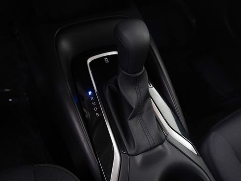 Used 2025 Toyota Corolla LE image 21