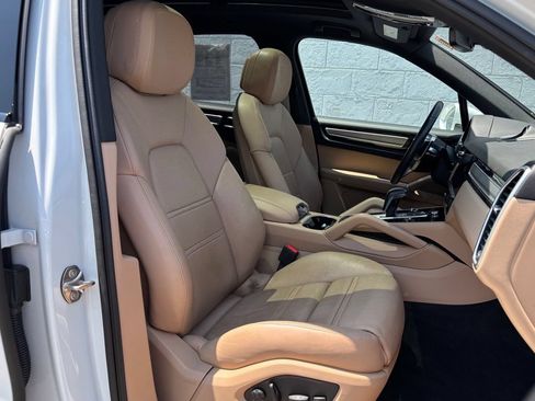 Certified 2023 Porsche Cayenne S Platinum AWD/4WD image 17