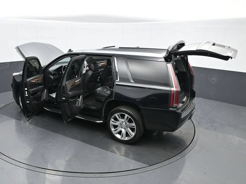 Used 2019 Cadillac Escalade Luxury AWD/4WD image 39