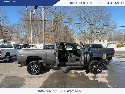 Used 2010 Chevrolet Silverado 2500 LT w/ Interior Plus Package image 9