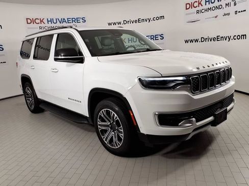Used 2023 Jeep Wagoneer Series II AWD/4WD image 3