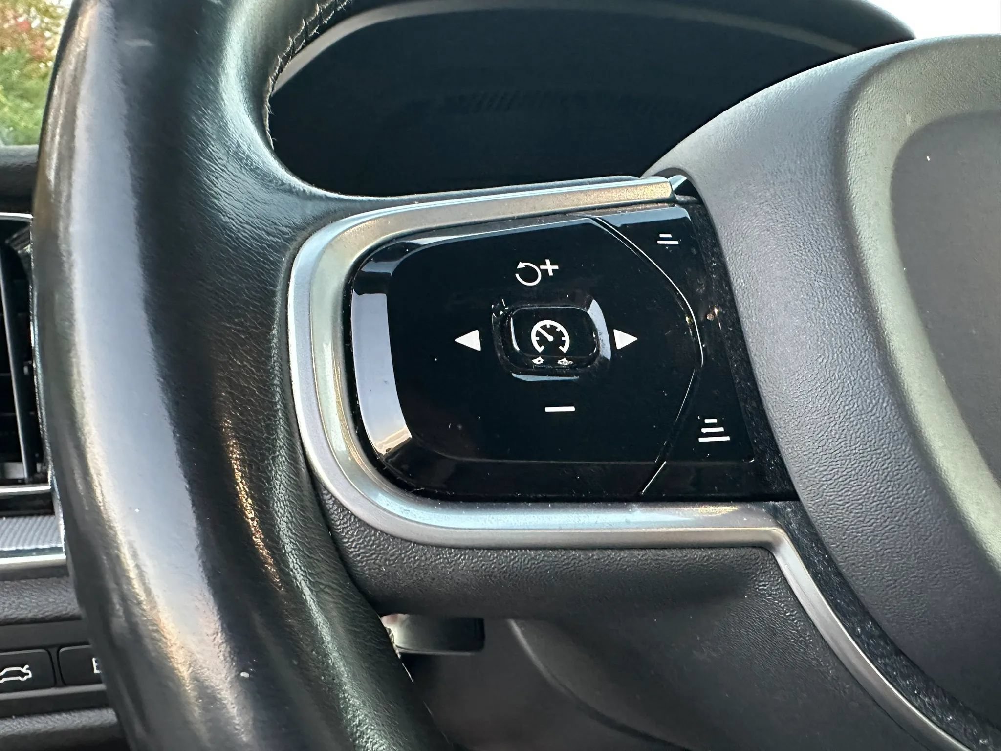 Used 2019 Volvo S60 T8 R-Design AWD/4WD image 24