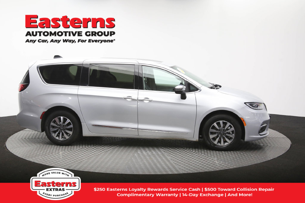 Used 2023 Chrysler Pacifica Limited FWD image 48
