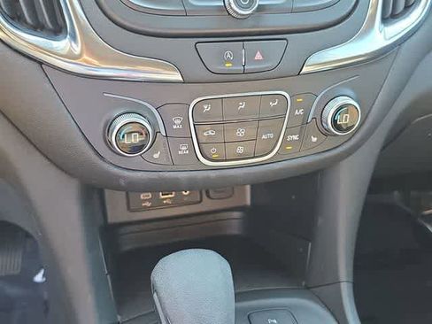Used 2023 Chevrolet Equinox LT AWD/4WD image 37