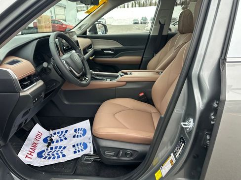 New 2026 Toyota Grand Highlander Platinum image 9