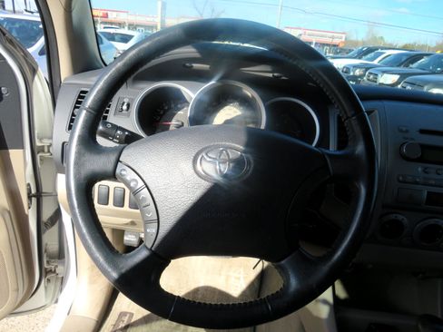 Used 2006 Toyota Tacoma PreRunner image 11