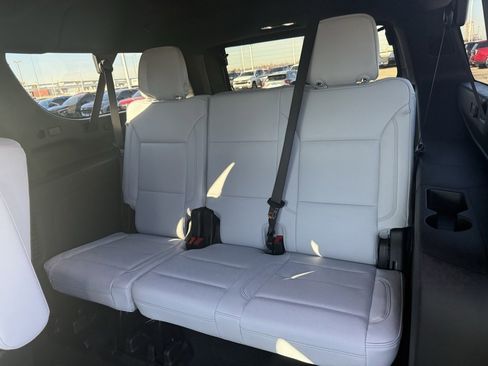 New 2025 Chevrolet Suburban Premier image 33