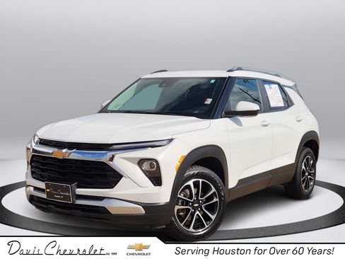 Used 2025 Chevrolet TrailBlazer LT AWD/4WD image 1