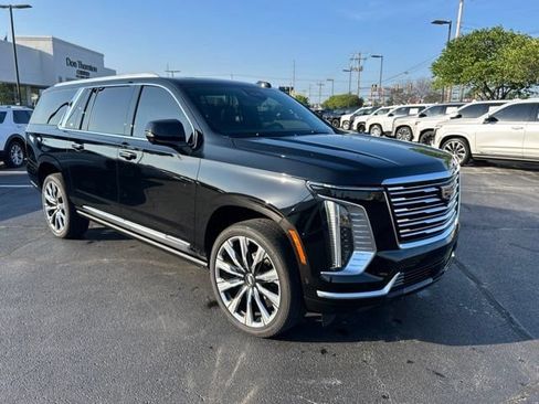 Certified 2026 Cadillac Escalade ESV Platinum Luxury w/ LPO, Floor Liner Package AWD/4WD image 4