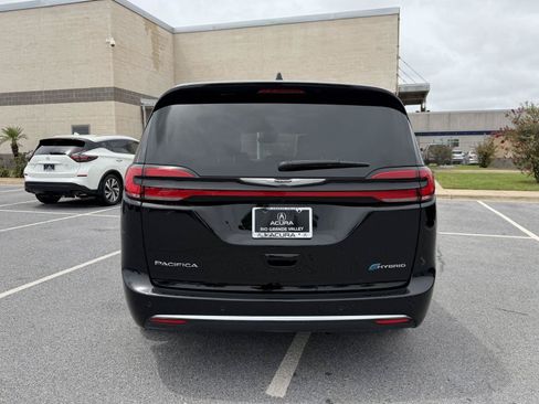 Used 2025 Chrysler Pacifica Select FWD image 16