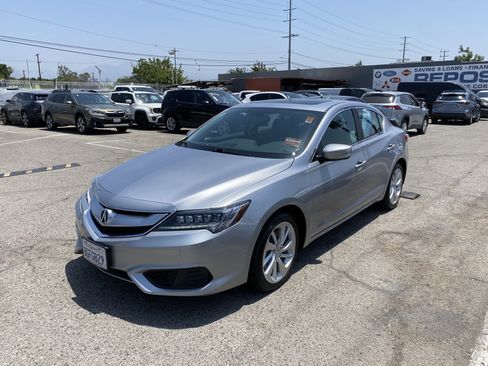 Used 2018 Acura ILX FWD image 2