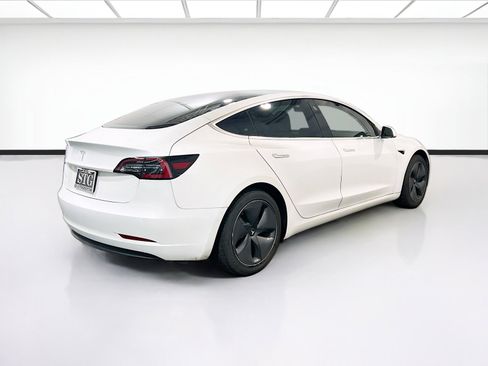 Used 2020 Tesla Model 3 Standard Range image 4
