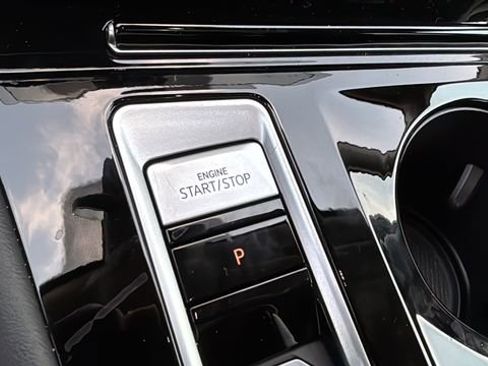 Used 2024 Volkswagen Atlas SEL Premium R-Line image 28