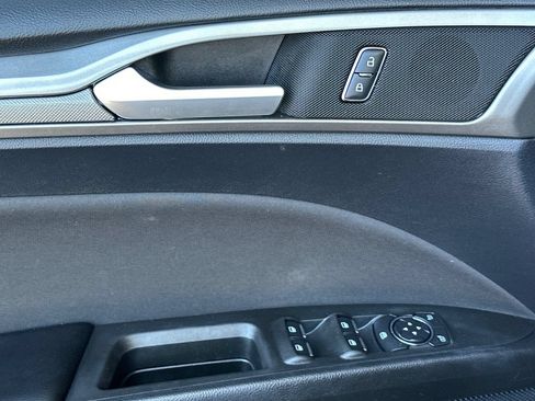 Used 2020 Ford Fusion SE FWD image 14