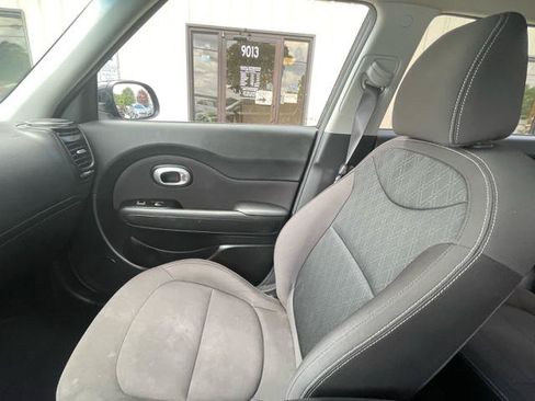 Used 2018 Kia Soul FWD image 23