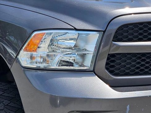 Used 2018 RAM 1500 Express AWD/4WD image 9