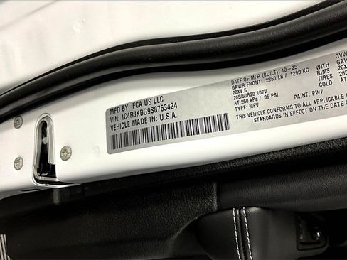 New 2025 Jeep Grand Cherokee L Limited image 9