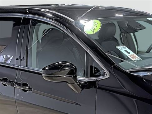 Used 2024 Chrysler Pacifica Touring-L FWD image 16