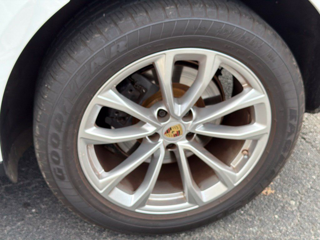 Used 2024 Porsche Macan AWD/4WD image 30