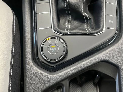 New 2025 Volkswagen Taos SE image 14