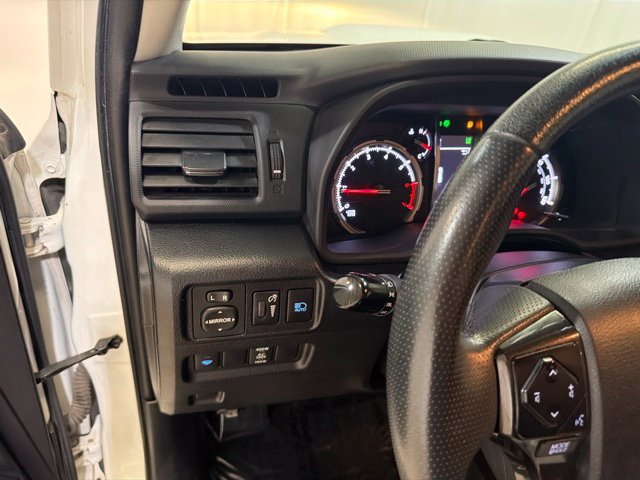 Used 2020 Toyota 4Runner TRD Off-Road Premium AWD/4WD image 15