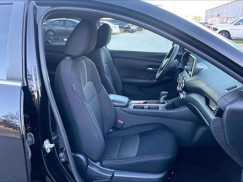 Certified 2025 Nissan Sentra SV image 8